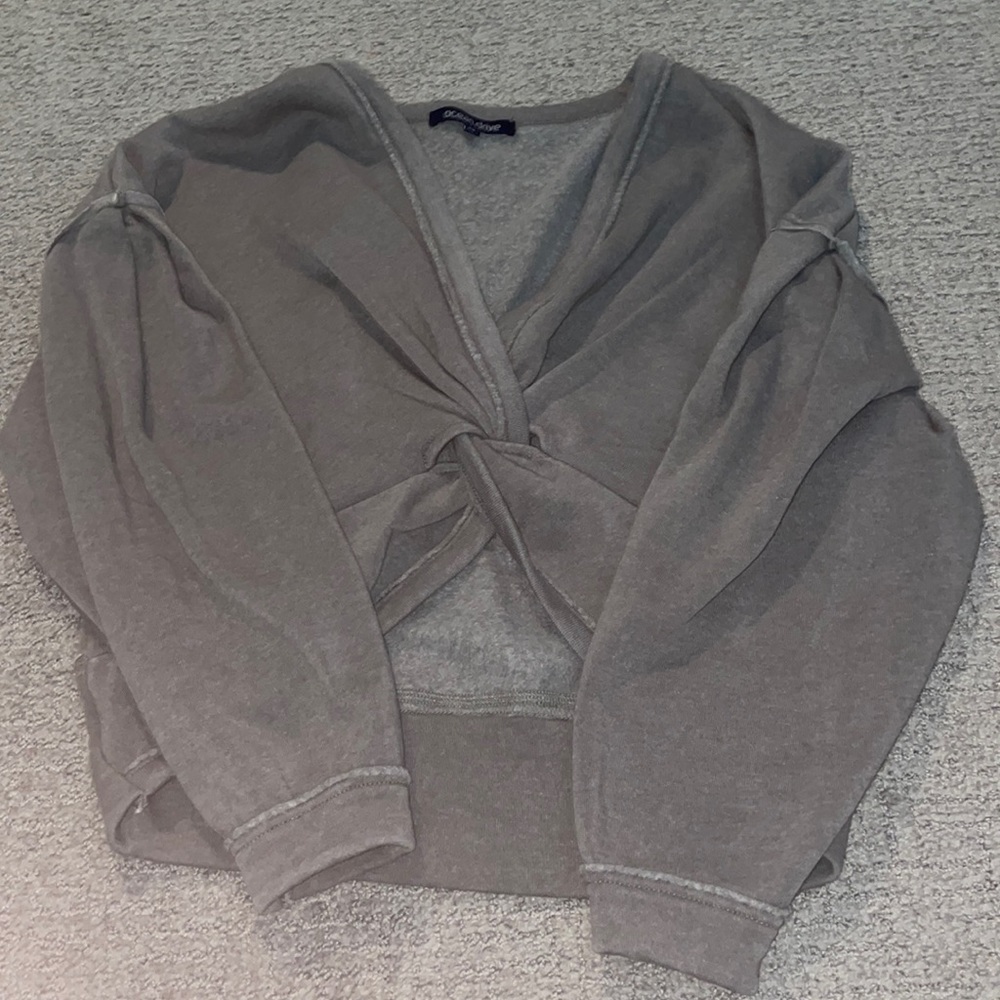 cropped long sleeve with knot in front